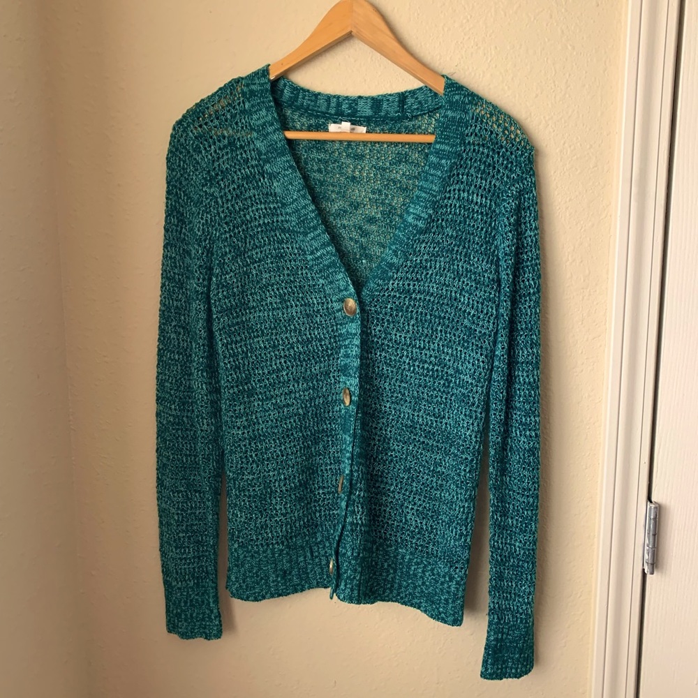 Maurice’s light weight dark green cardigan 🌼